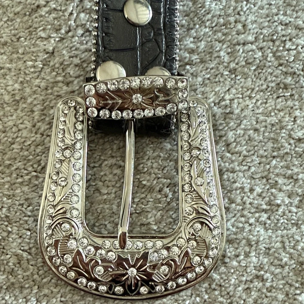 Elegant Black and Silver Studded Belt - Picture 2 of 4